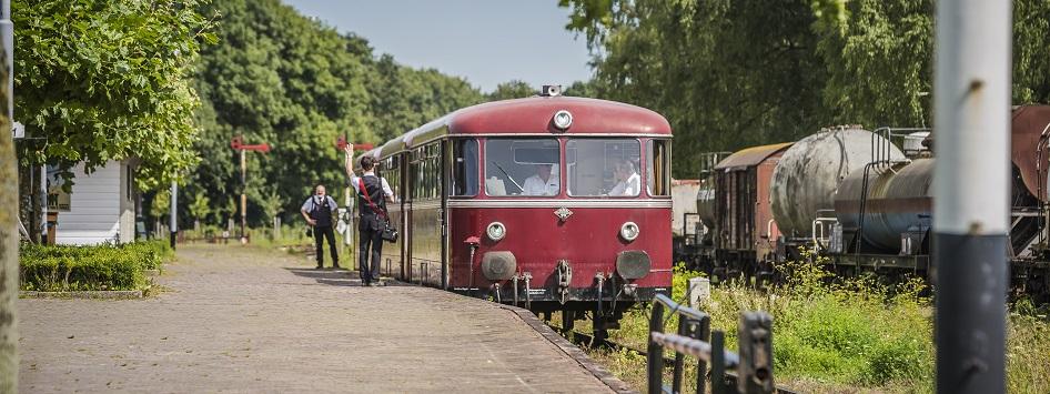 Culturele activiteiten: rondrijden in een oude trein van de Miljoenenlijn