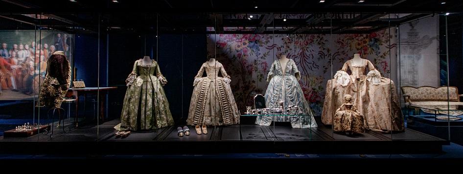 De jurken van de Vergeten Prinsessen in het Limburgs Museum (foto: Levin de Boer)