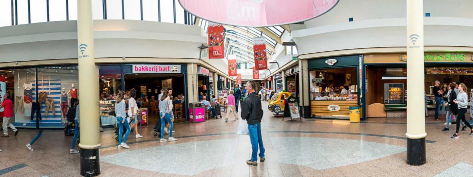 winkelend publiek muntpassage weert