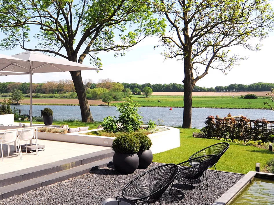 Terrace with view on the Maas river
