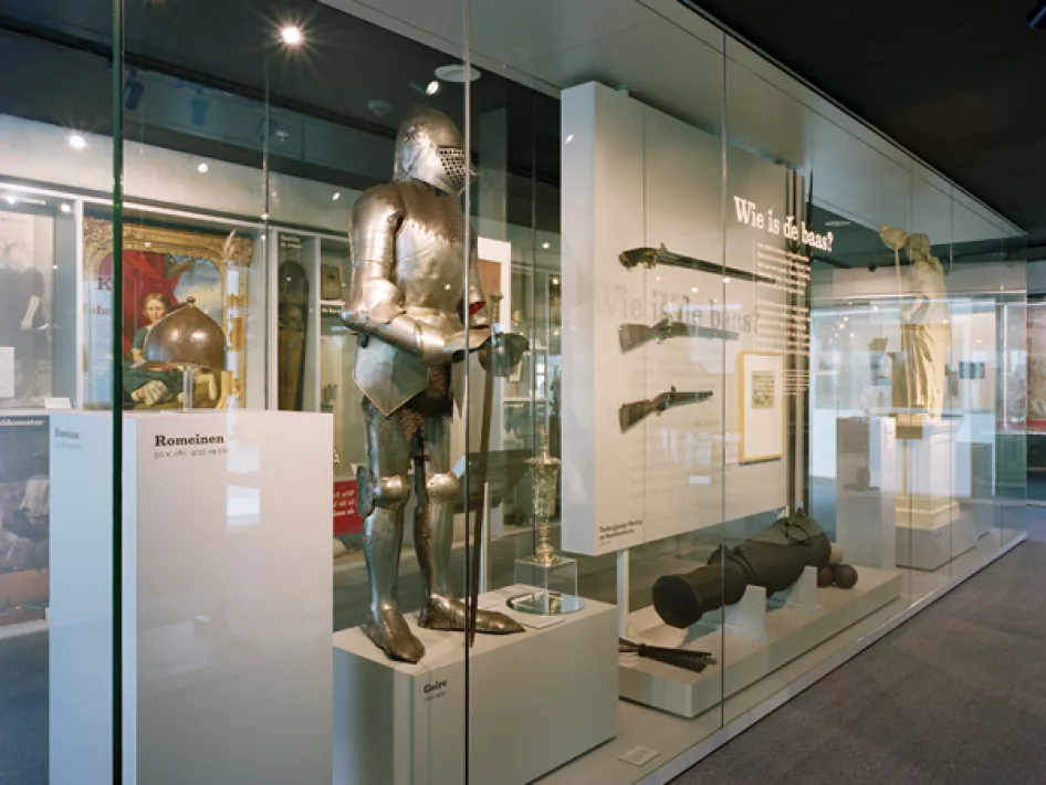 Middelpunt van een expositie met ridderharnas en vuurwapens in het Historiehuis Roermond.