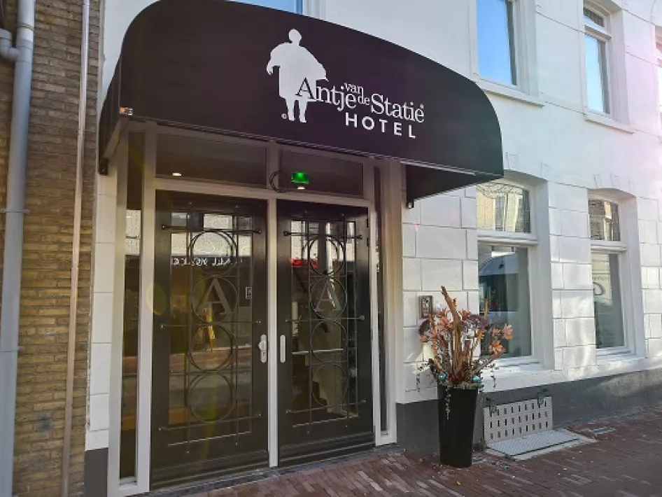 The entrance of Brasserie-Hotel Antje van de Statie
