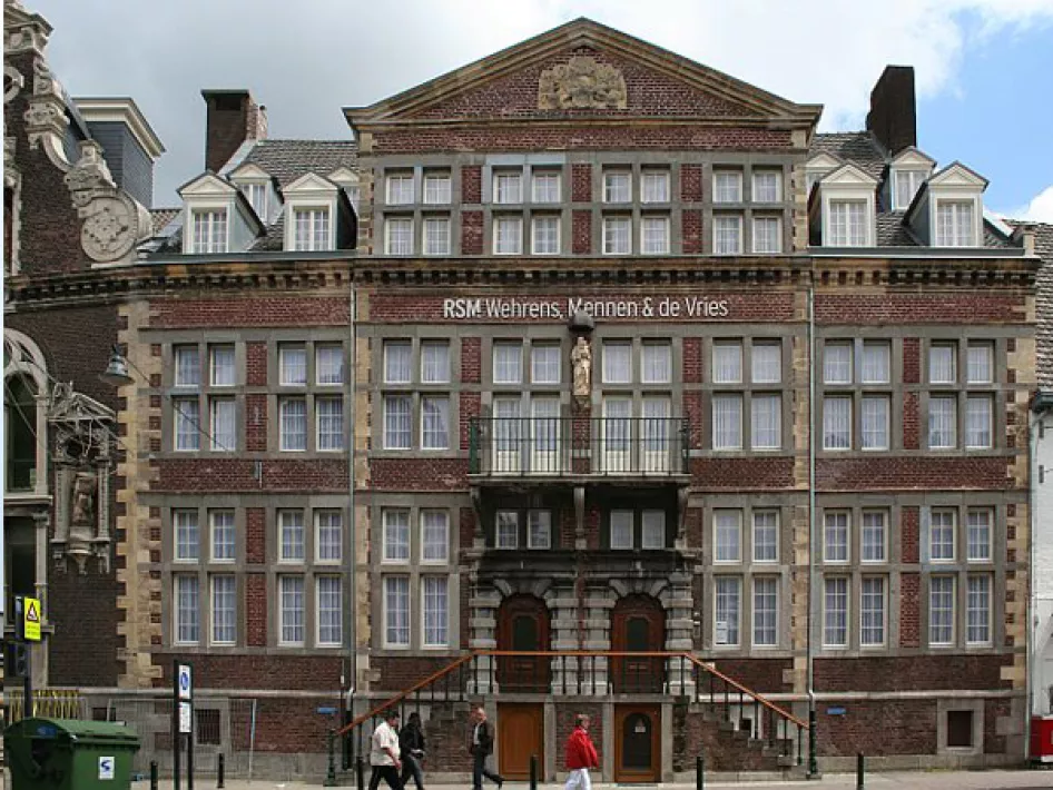 Steenen Trappen Klooster voorzijde