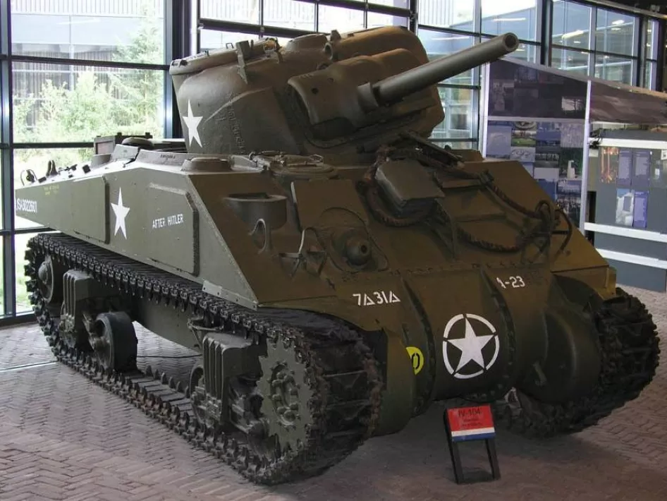 Tank uit WOII staat tentoongesteld in het Oorlogsmuseum Overloon 