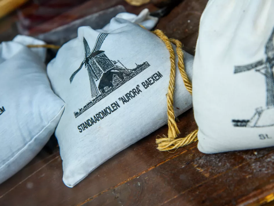 zakjes meel aurora molen