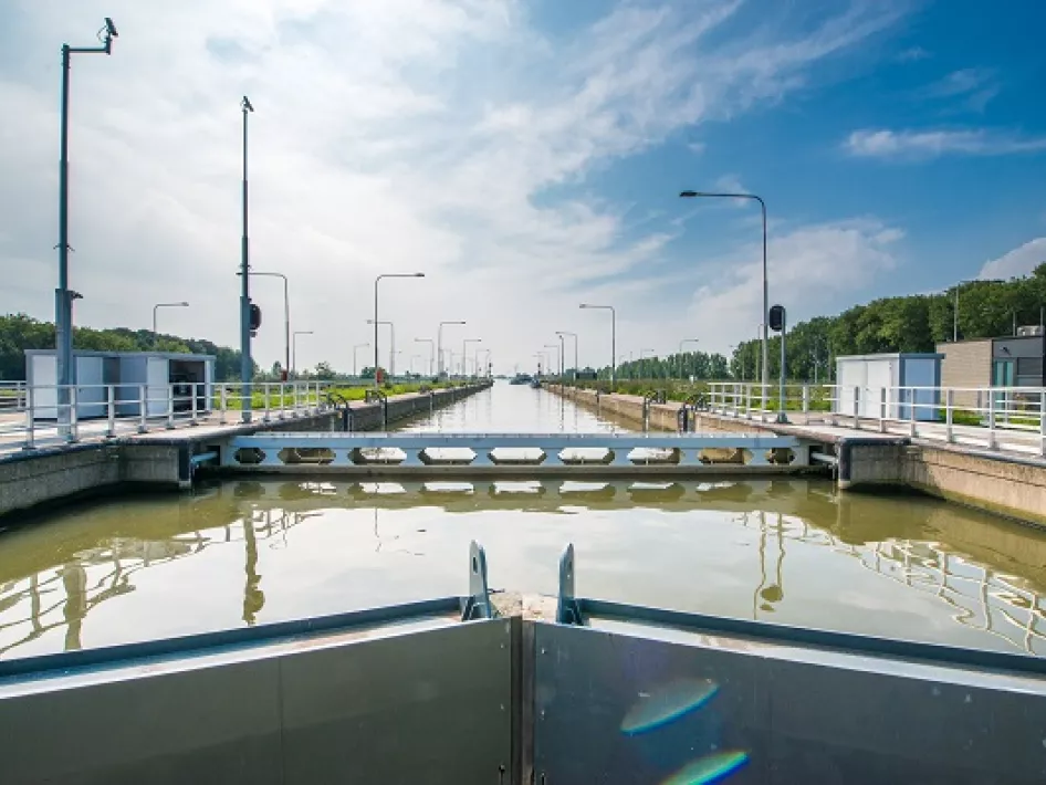 sluis in de maas