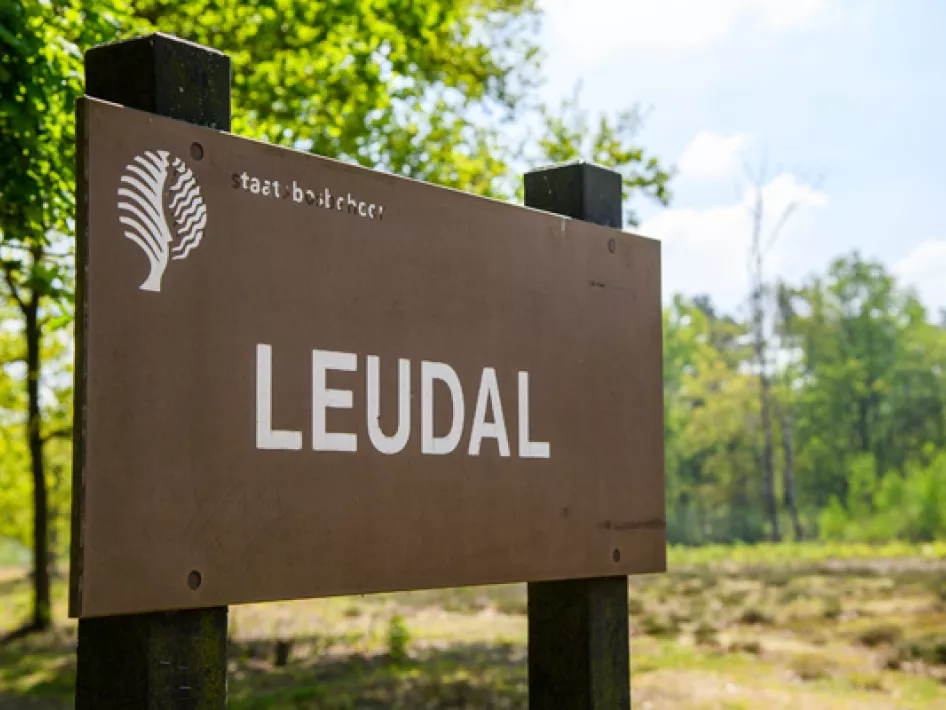 Het bord van natuurgebied Leudal waar je tijdens het wandelen van de wandelroute Roggel & Leudal langs komt