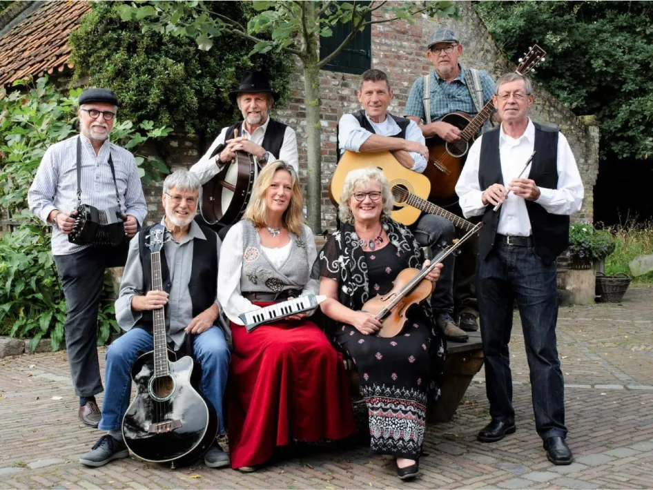 Peelpodium: Groepsfoto van de band The Nag's Head
