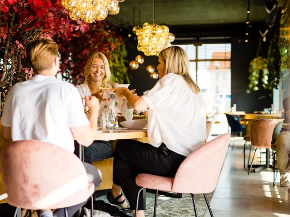 Three friends enjoying a good meal at Humphrey's in Thorn