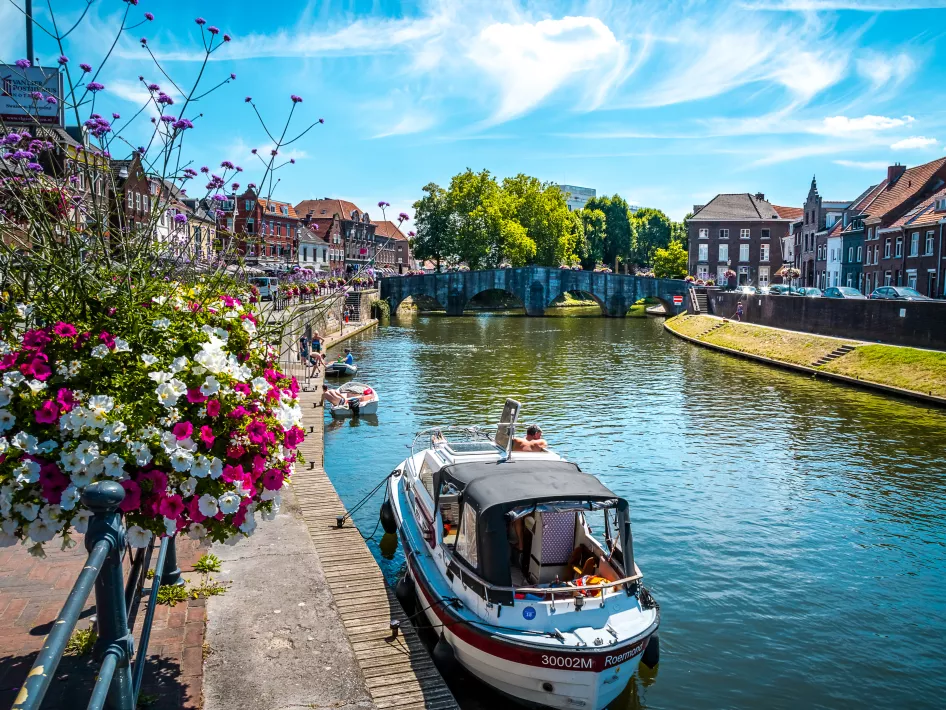 Grenshoppen op de Maas – Varen Tussen Nederland & België Roerkade Roermond
