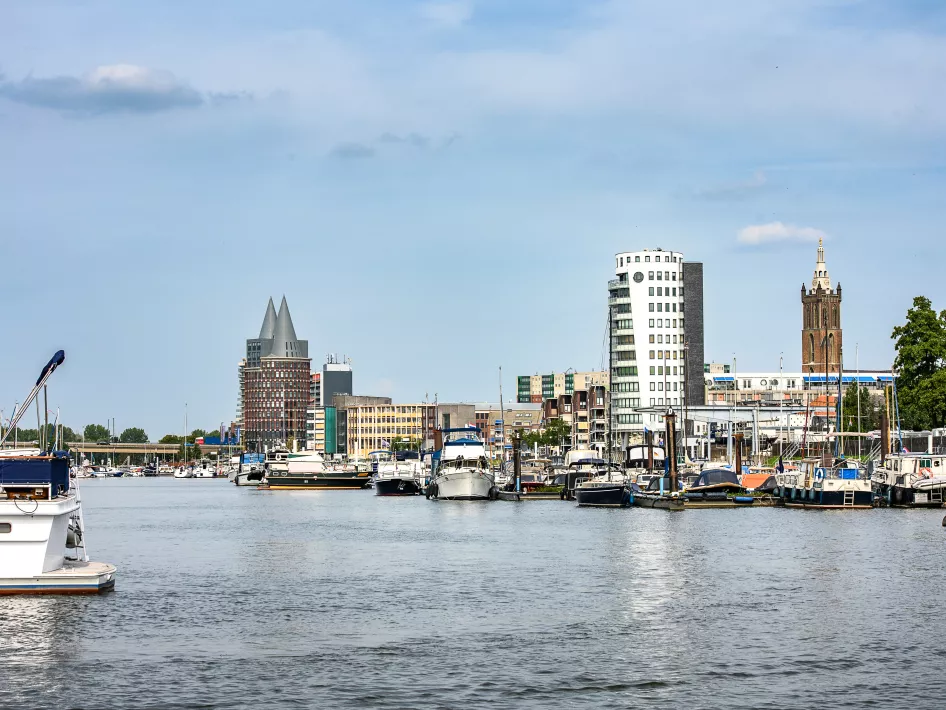 Grenshoppen op de Maas – Varen Tussen Nederland & België jachthaven steel roermond