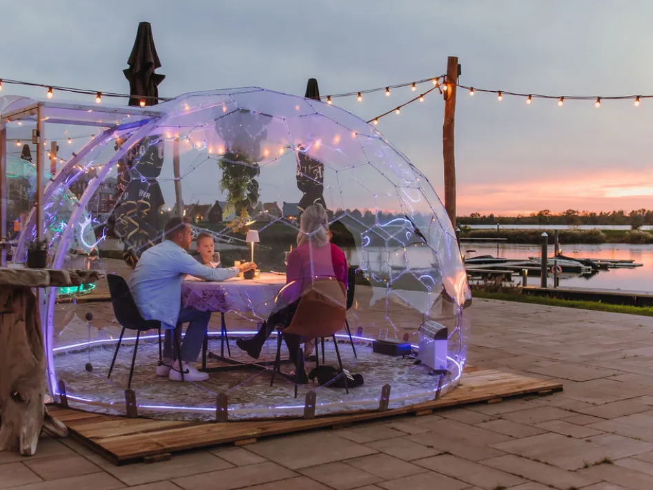 Dining dome gezin met jonge kinderen 