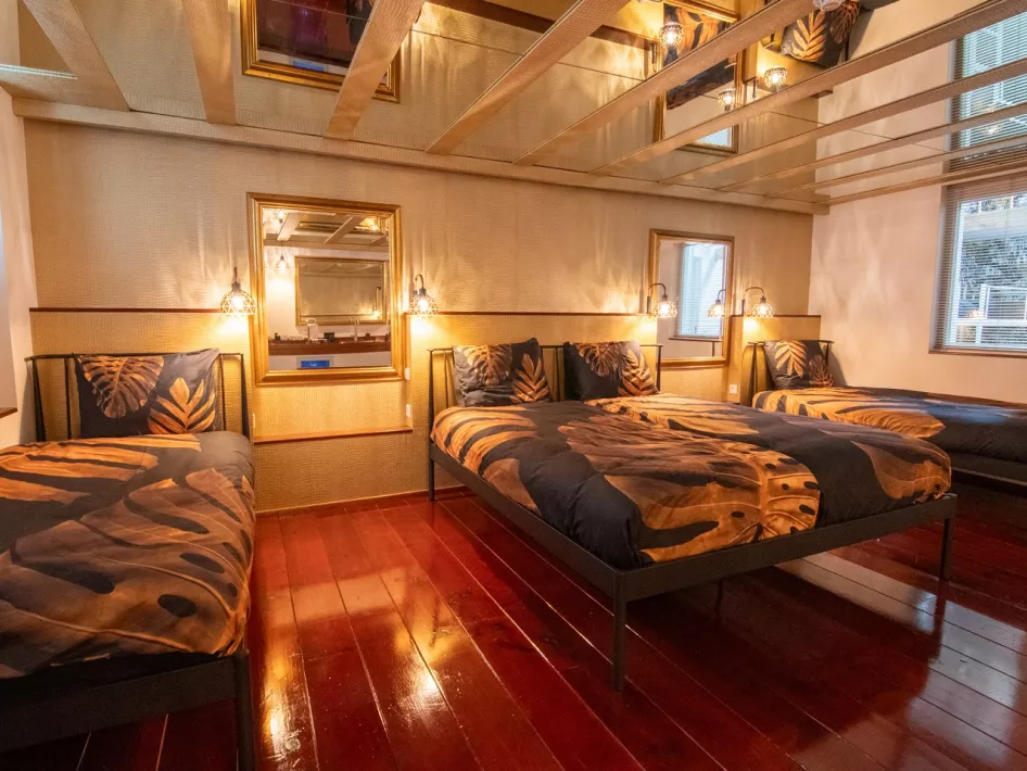Das Spiegelzimmer im B&B Katoo