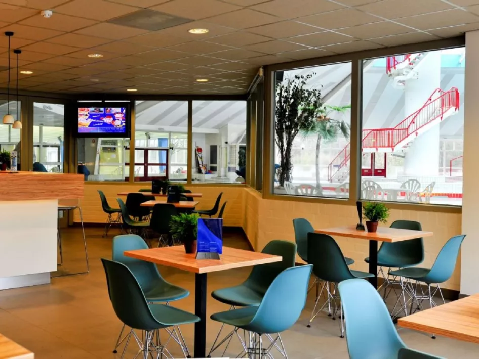 Het interieur van Beachclub de IJzeren Man