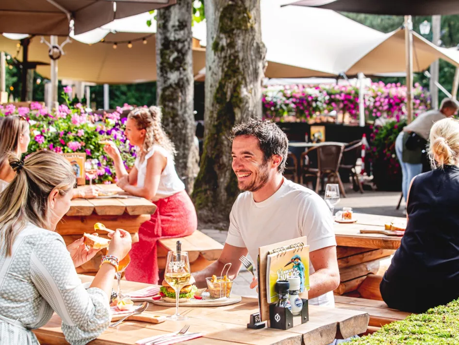 Outside at Boscafé de Busjop