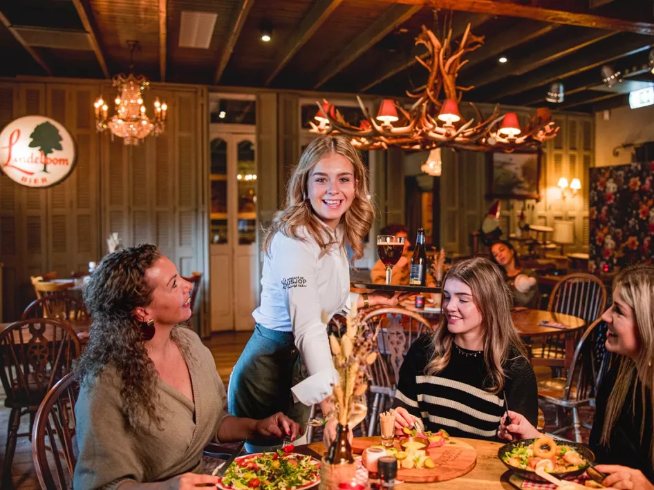 Inside Boscafé de Busjop