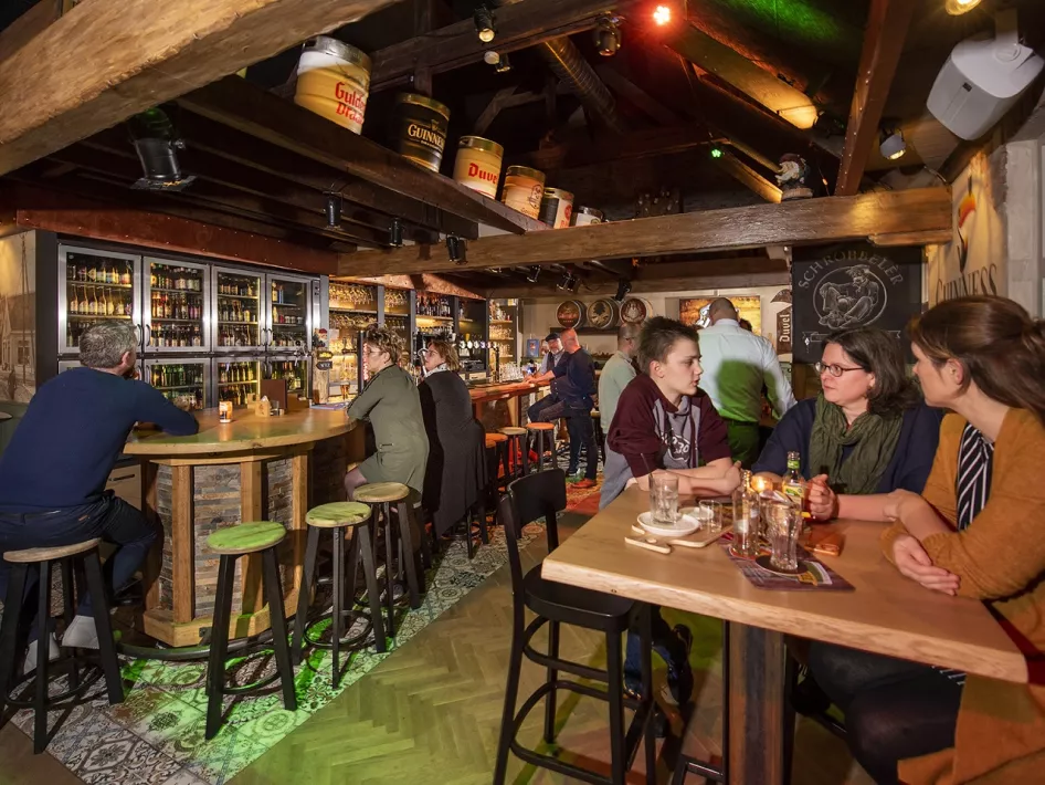 Gemütliches Treiben im Café Tinus Panningen