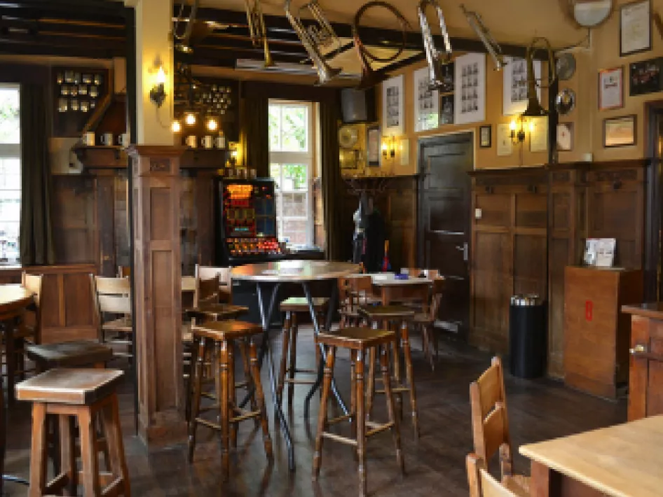 Foto von Brown Cafe Tische