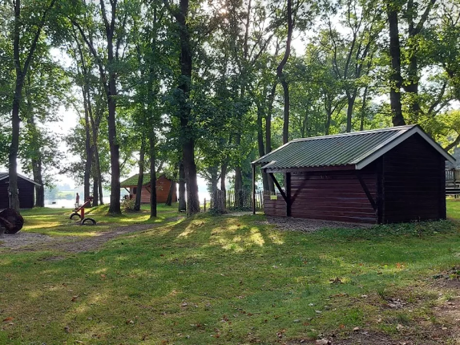 Die Ferienhäuser am Wasser auf Camping Landgoed Geijsteren