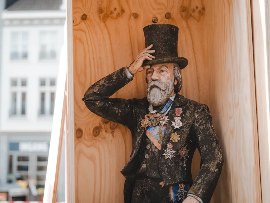 Statue of Pierre Cuypers from the carillon of the town hall in Roermond during restoration.