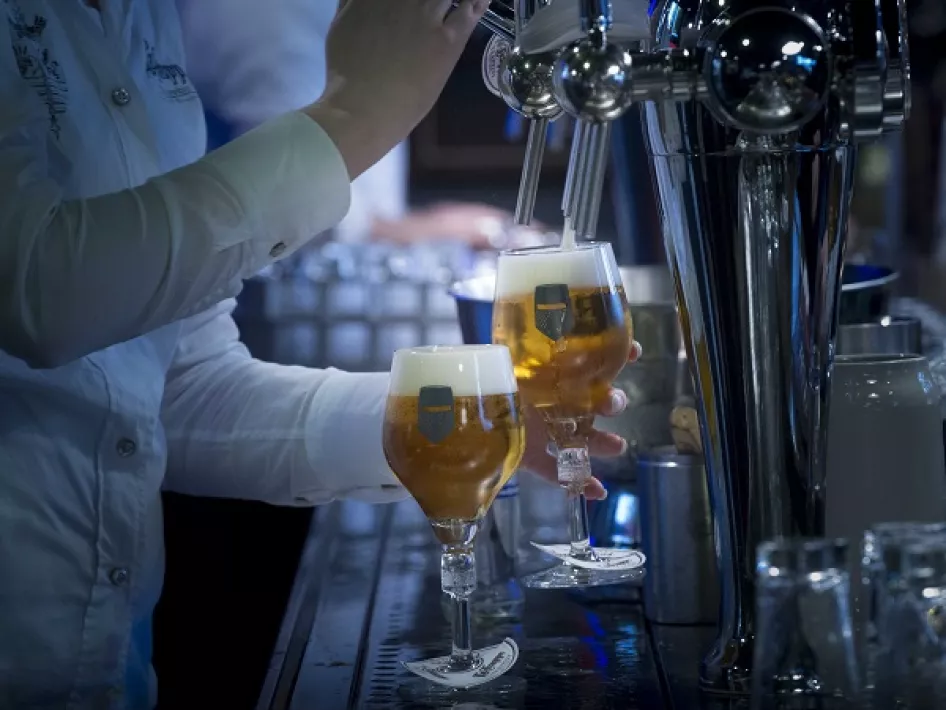 Biertjes tappen bij De Artiest