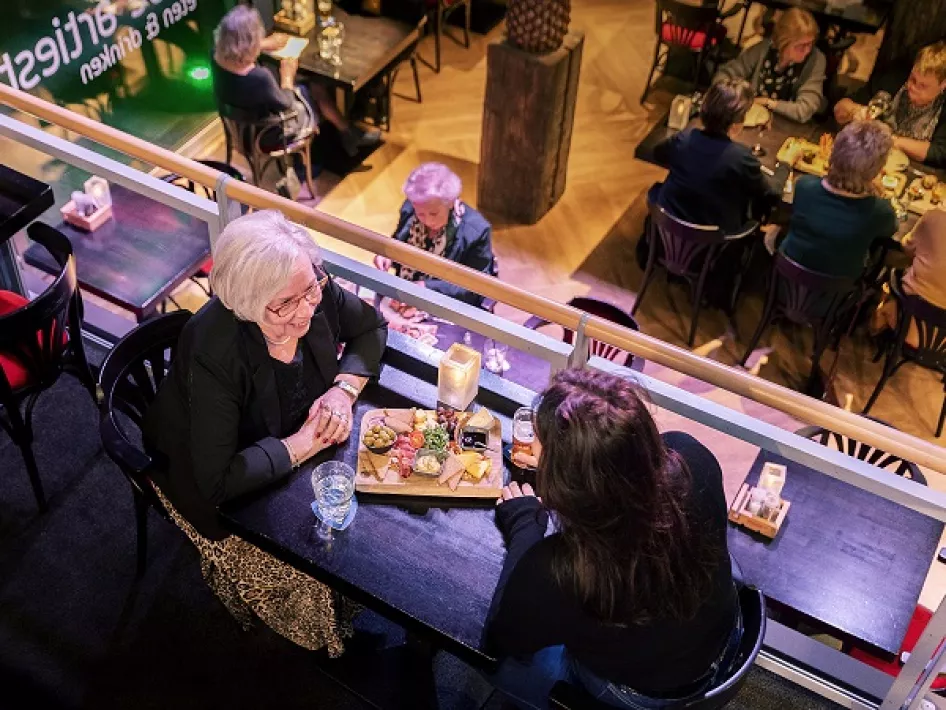 Aan tafel bij de Artiest op de 2de etage