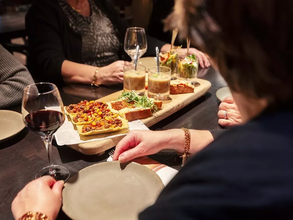 Borrelhapjes bij de Artiest