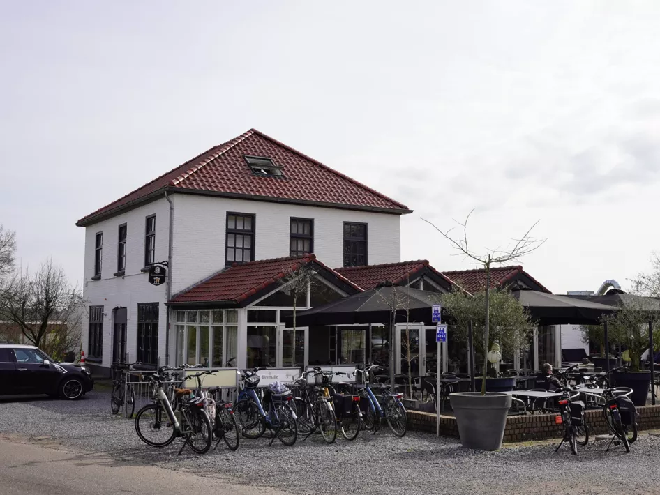 The building of De Sluis Weert where you can eat delicious food and enjoy a nice game of bowling