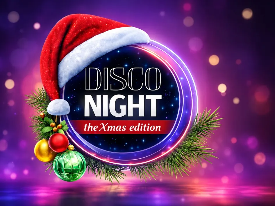 Feestelijke afbeelding van Disco Night met kerstmuts, kerstballen en dennentakken voor een kersteditie van de discoavond.
