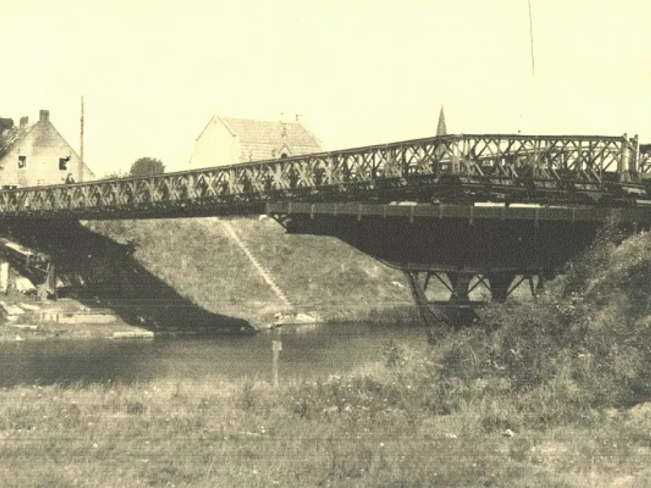 Behelfsmäßige Bailey-Brücke bei Nederweert