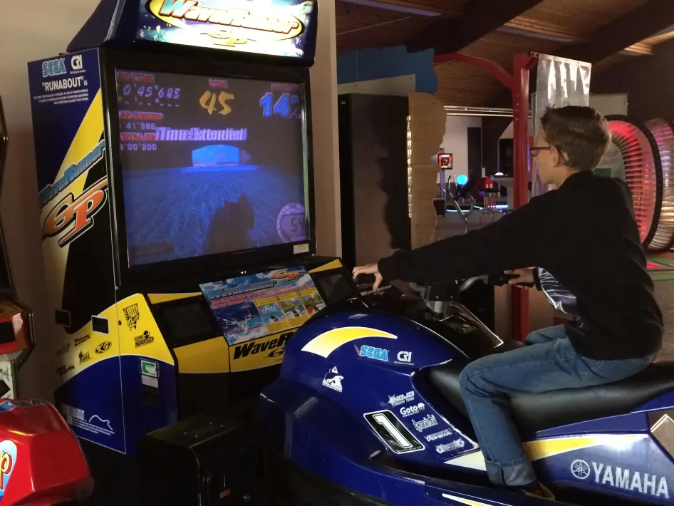 Motorracen bij E-Village