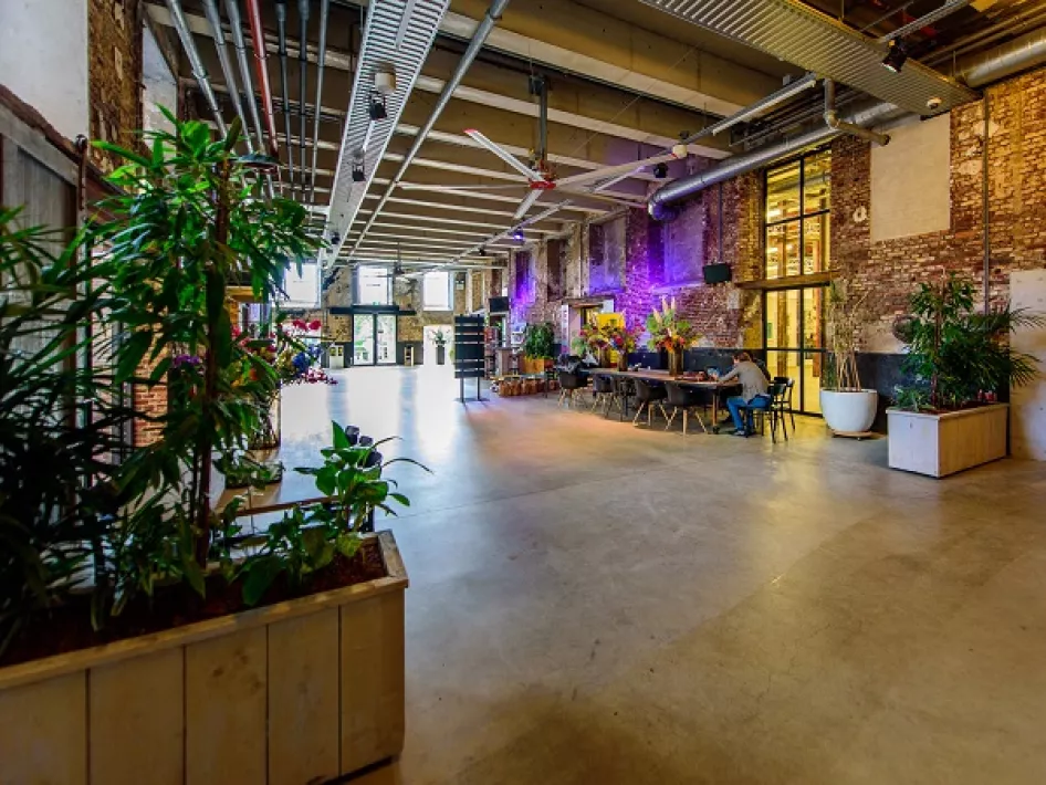 De ontvangsthal van de ECI Cultuurfabriek