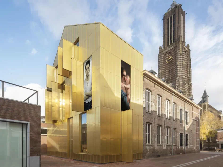 Het opvallende gouden gebouw van Museum W in Weert, waar het museumweekend plaatsvindt