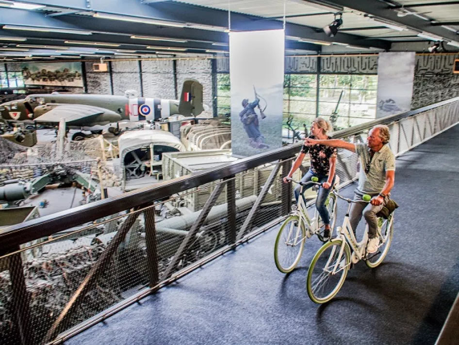 De fietsbrug van Oorlogsmuseum Overloon