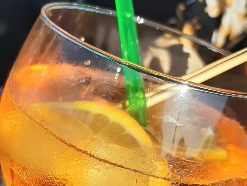 Lekkere cocktail bij Frends Beach