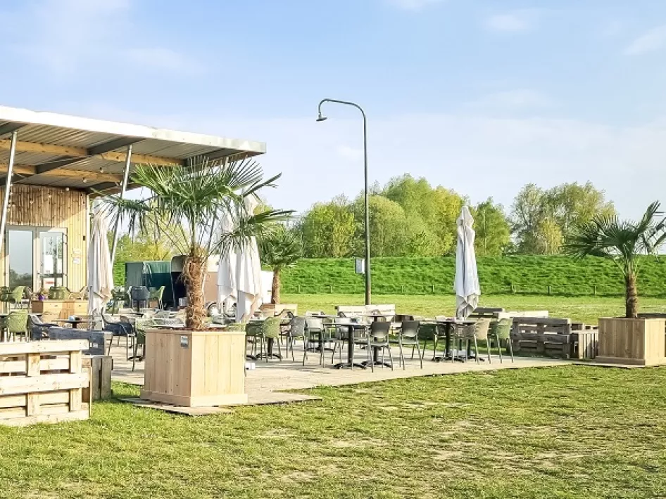 Het terras van Frends Beach