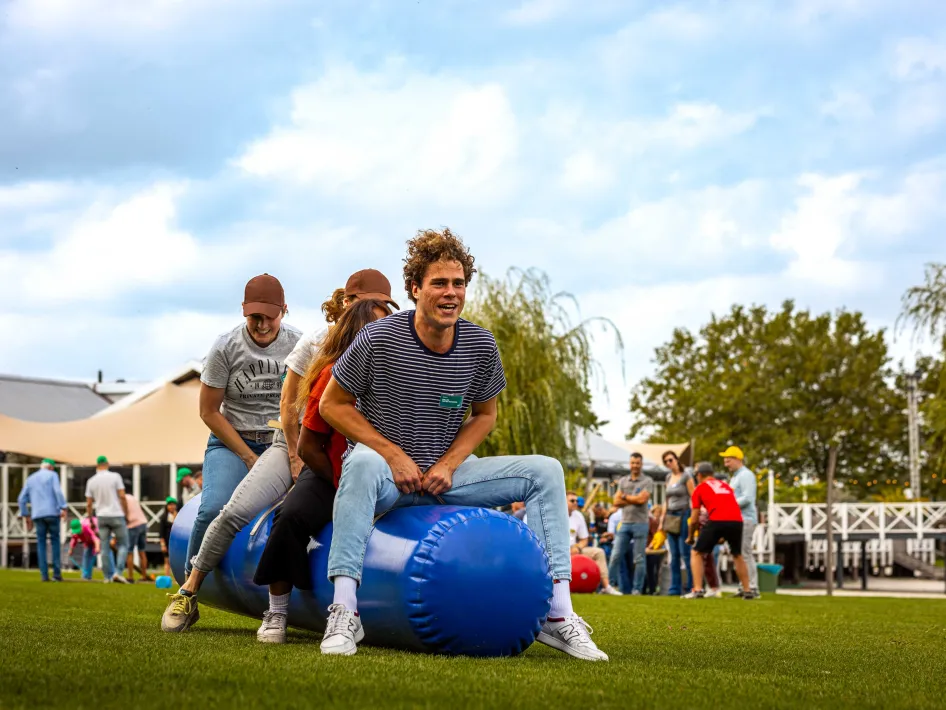 Giant Fun Estafette bij Fun Beach Group Events