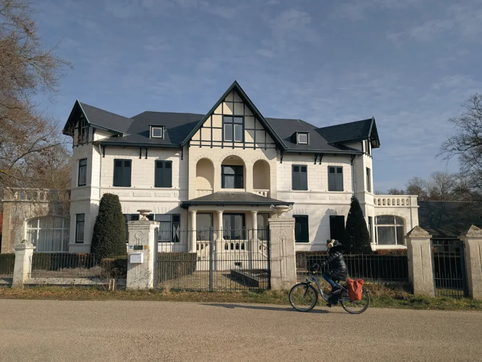Cuypers Cycling Route: The Architect's Studio 