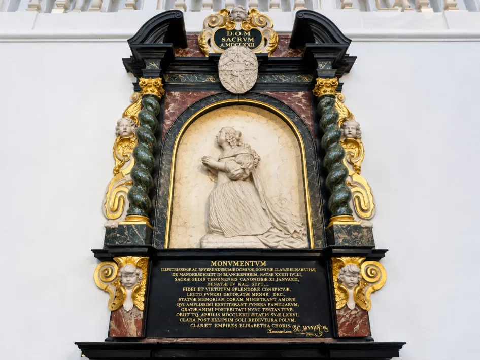 Grafmonument van stiftdame Clara Elisabeth van Manderscheidt-Blanckenheim in Thorn.