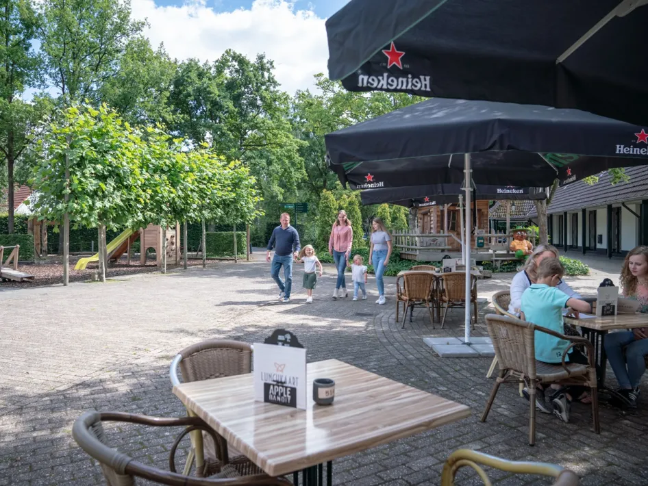 Guests sit on the terrace of Grand Café Pimpernel at Landgoed Aerwinkel.
