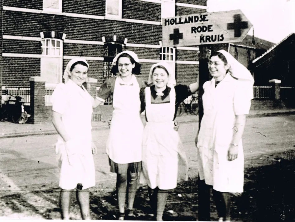 Red Cross nurses in front of an emergency hospital in Swalmen during wartime.
