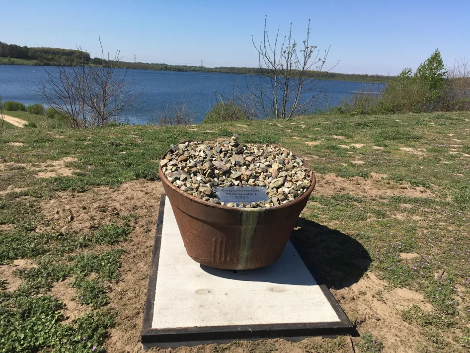 Large gravel container as a reference to gravel extraction, overlooking the Maas Lakes near Heel