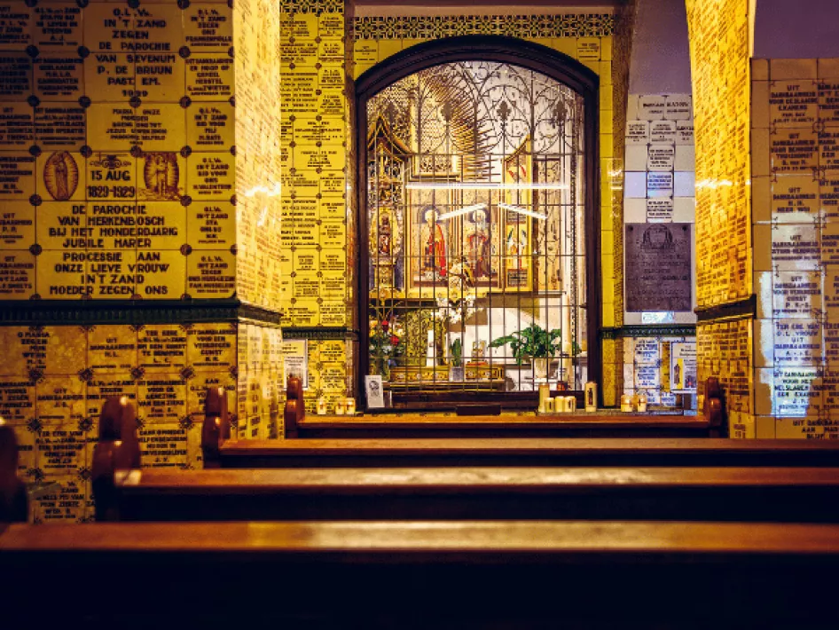 He wonder van Roermond: devotie tegeltjes