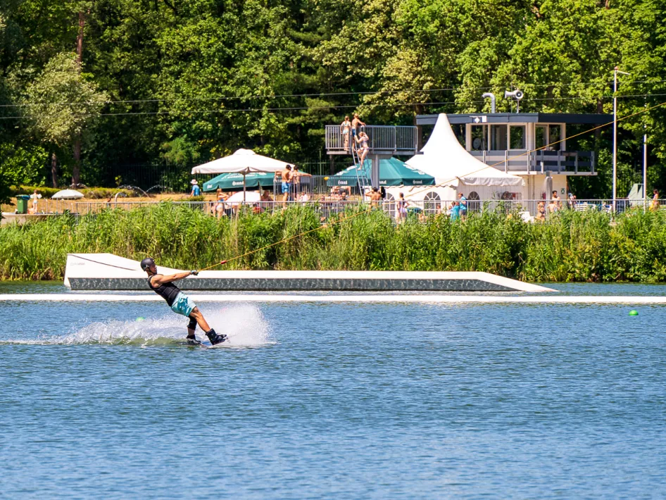 Man is water skiing in Weert
