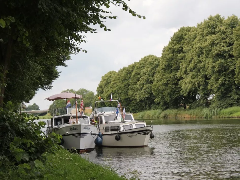 Boten op het kanaal in Nederweert