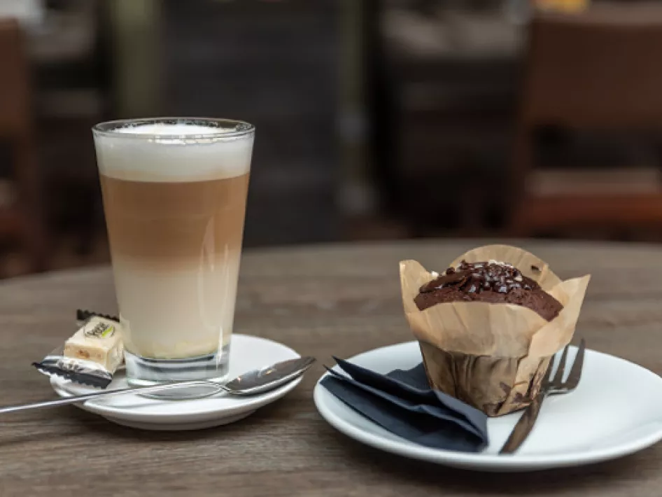 koffie met een muffin