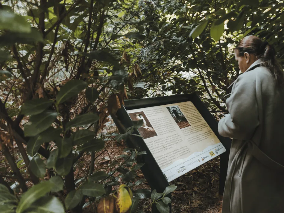 Landgoed de bedelaar Herinneringsbord Professor Dubois