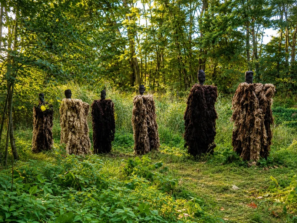 Kunstwerk bij vorige editie: Hetty de Boer -Passanten in de tijd-