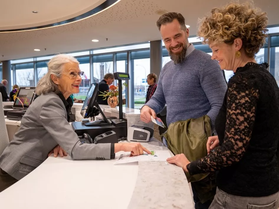 Koppel koopt tickets voor het Limburgs Museum