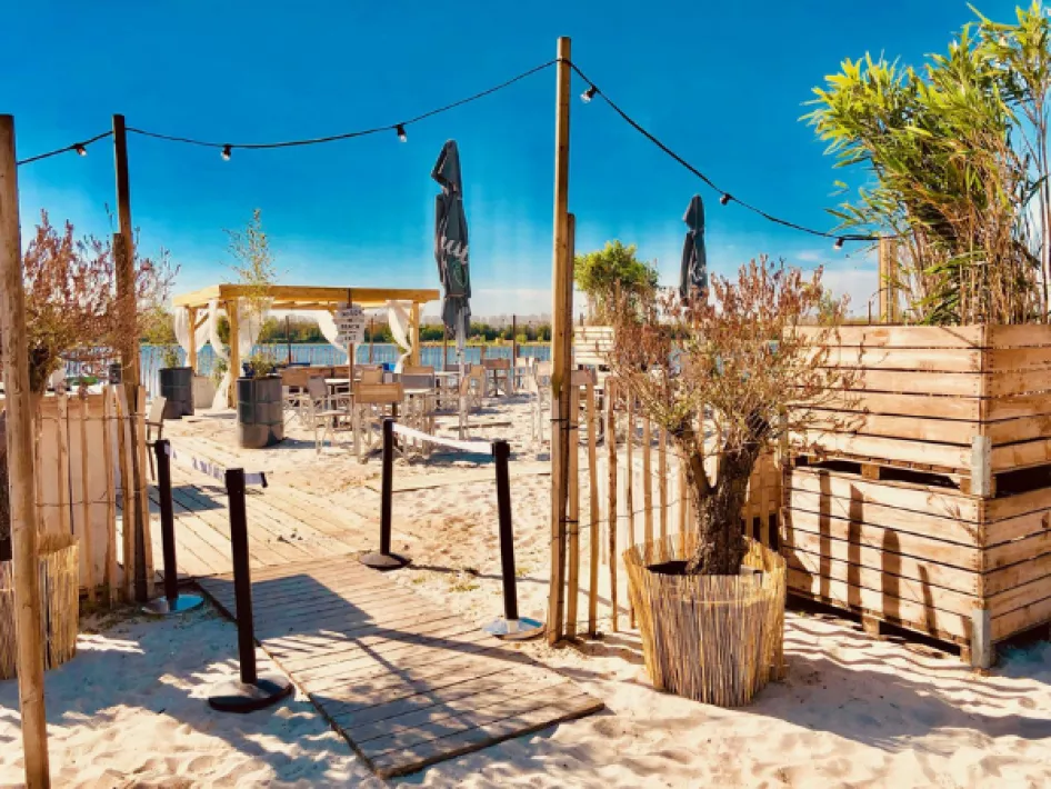 Sunset Lounge Area-X